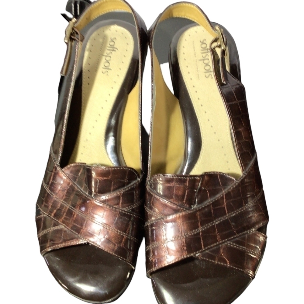 Softspots Woman's Wedge Sandals NWOB Size 9W